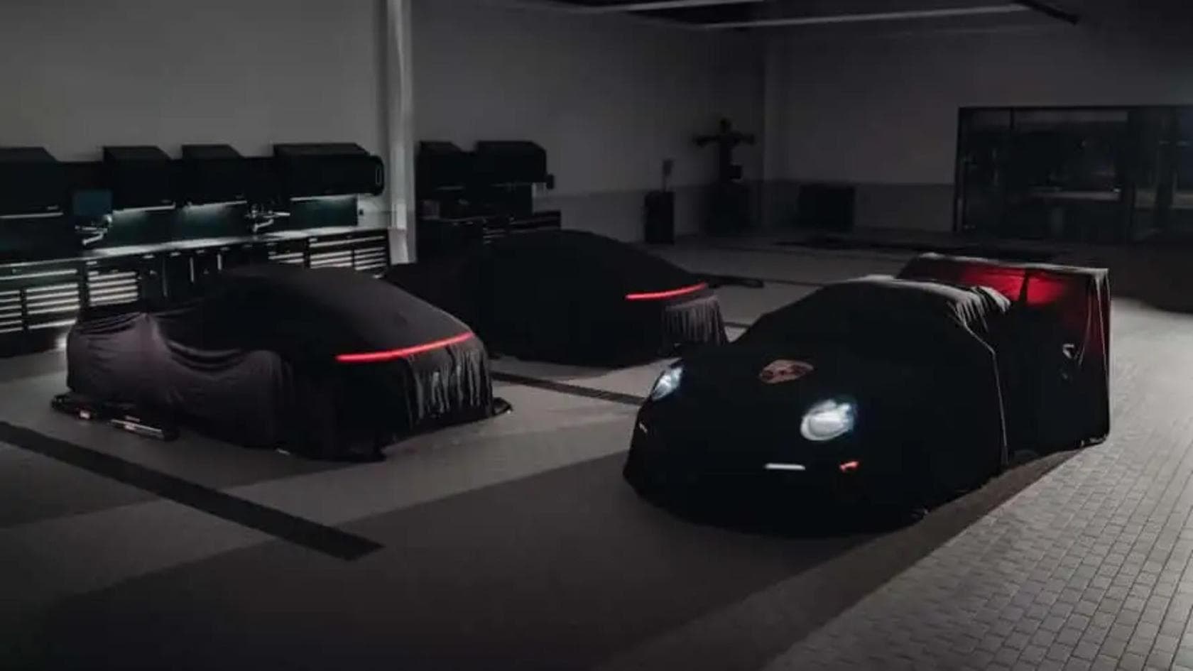 Imagine teaser cu trei modele Porsche exclusive create de Pixar pentru Toy Story 5