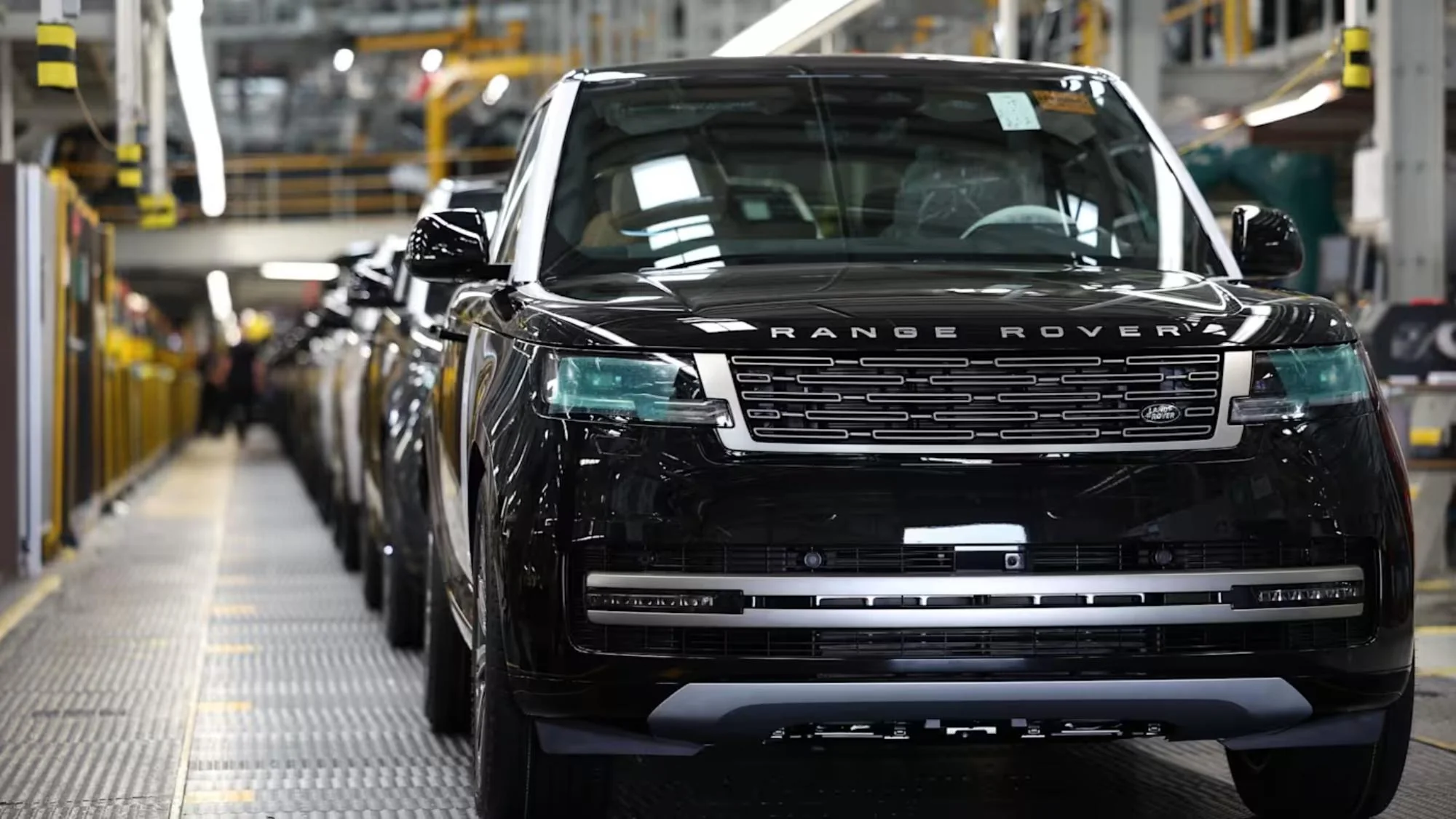Jaguar Land Rover suspendă producția în Marea Britanie pentru până la două săptămâni