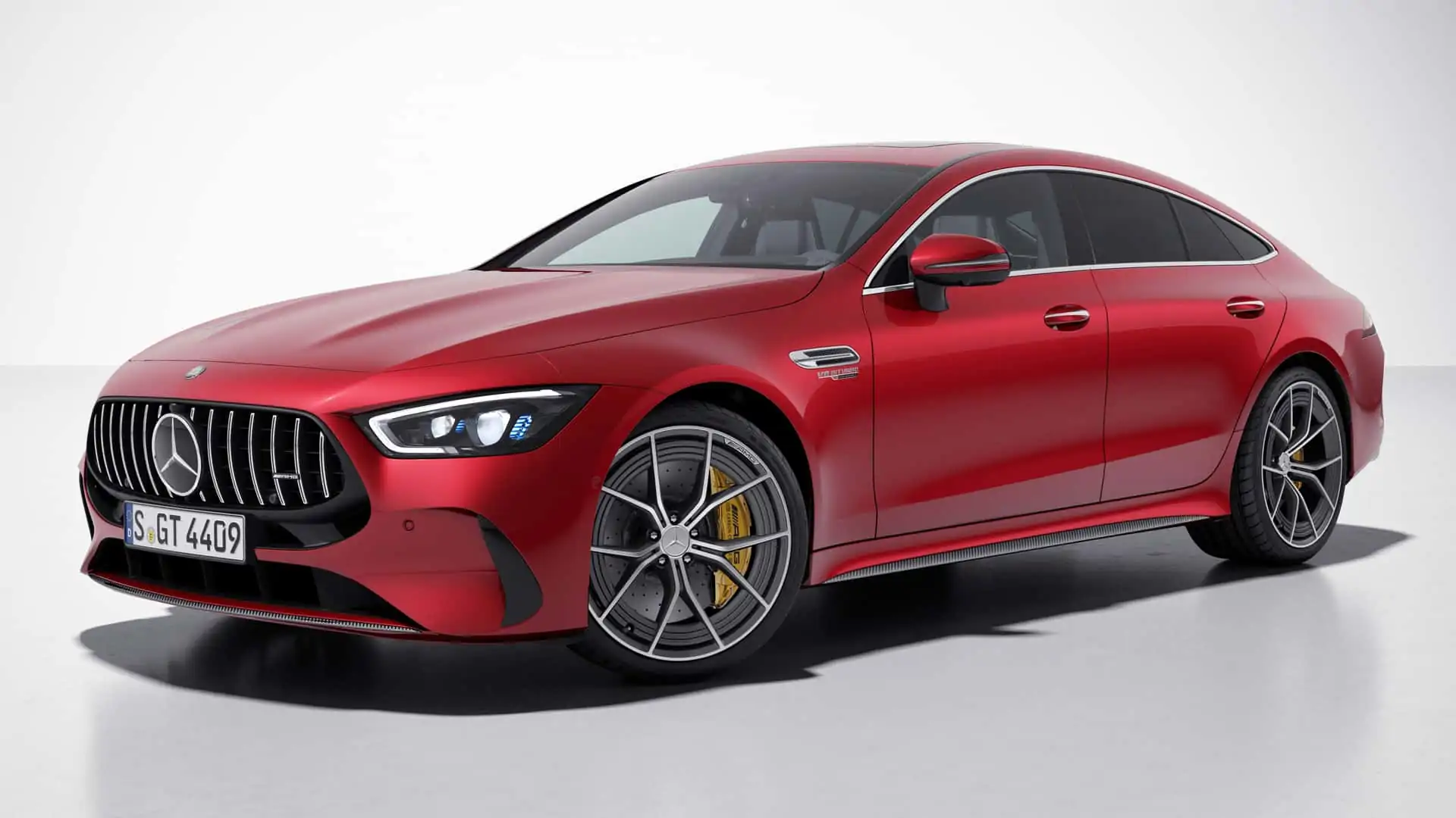 Proprietari AMG din SUA dau în judecată Mercedes: logo-ul metalic de pe scaun i-ar fi ars