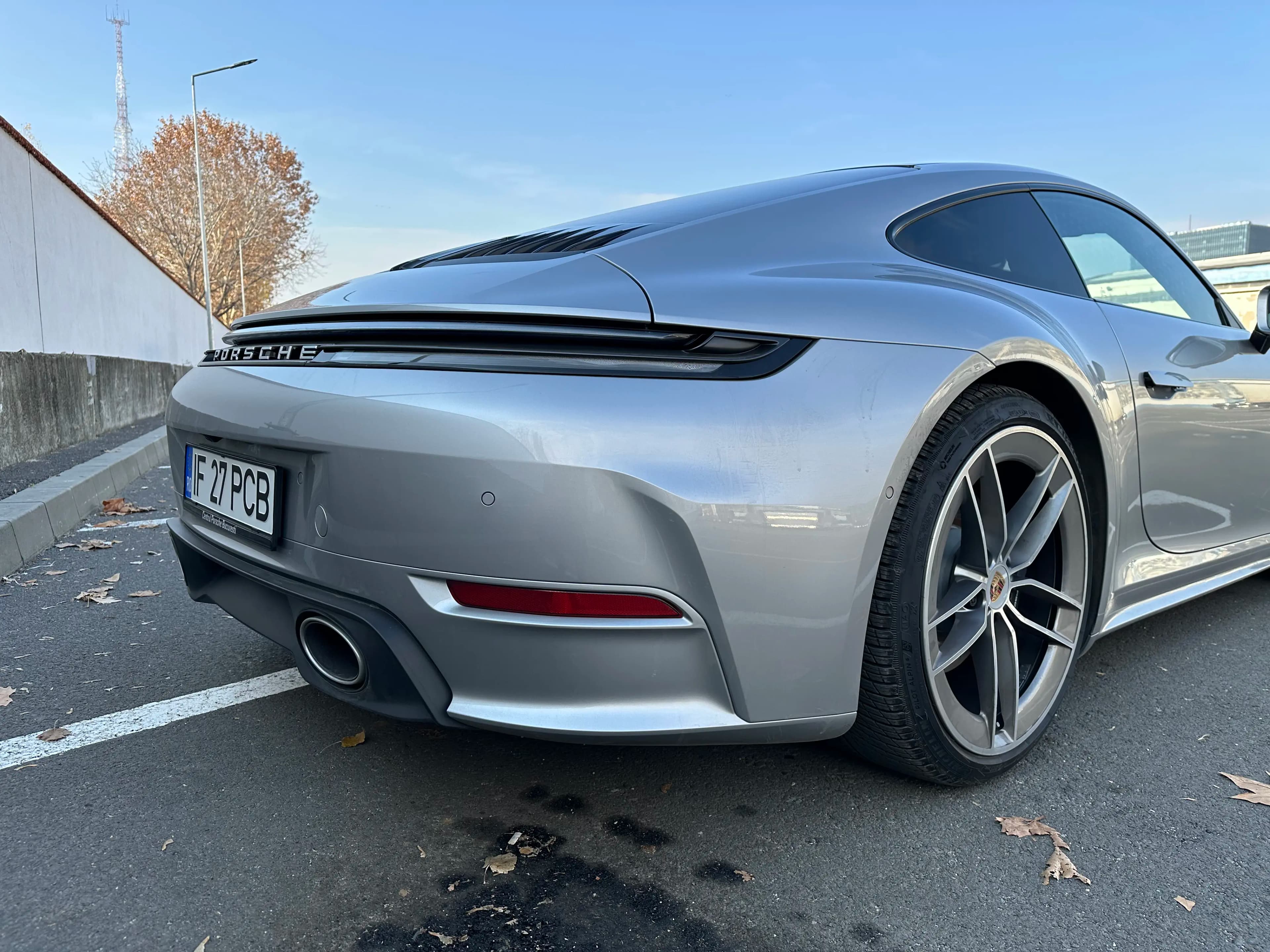 Test drive Porsche 911 Carrera 2024 - Este sau nu cea mai bună versiune de 911?