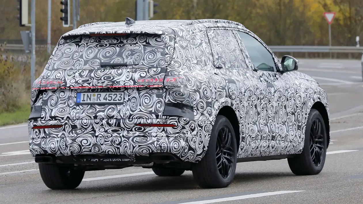 Noul Audi Q7 surprins la teste în versiunea SQ7