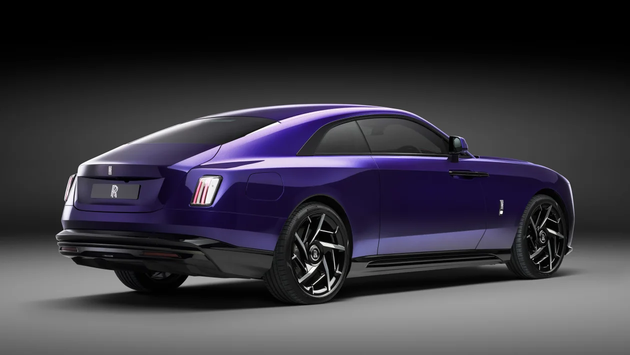 Noul Rolls-Royce Spectre Black Badge: Cea mai puternică mașină Rolls din istorie