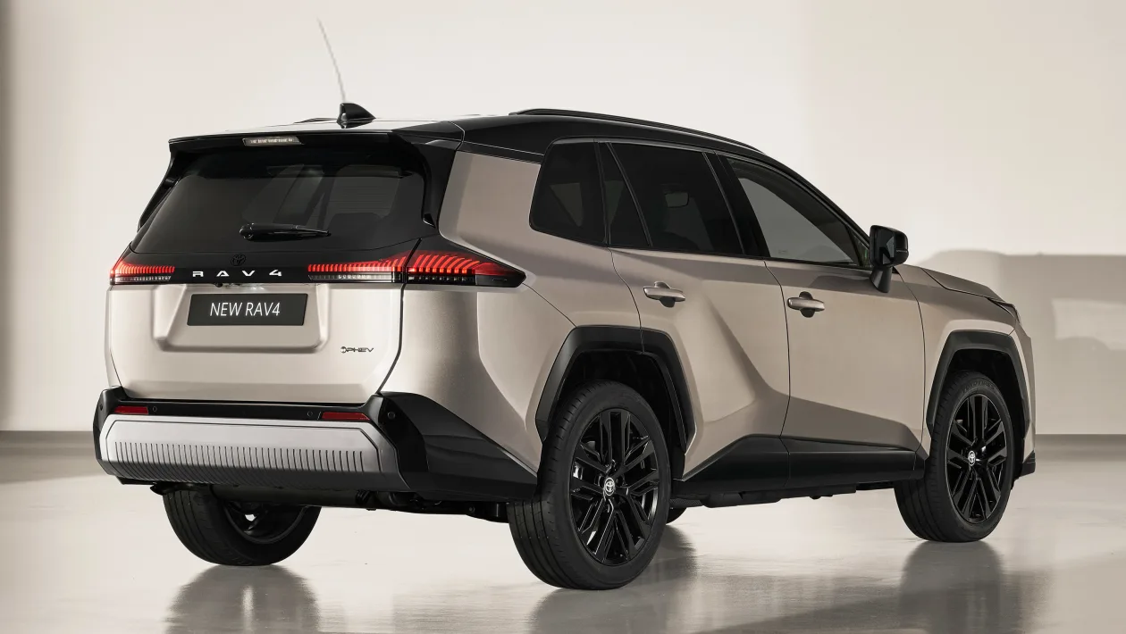 Noul Toyota RAV4 2025: Întâlnirea dintre un design robust și puterea PHEV