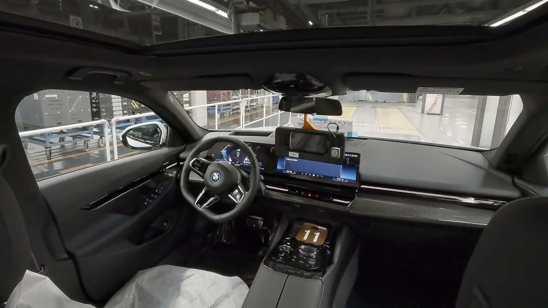 BMW a mutat un milion de vehicule fără șofer în interiorul uzinelor