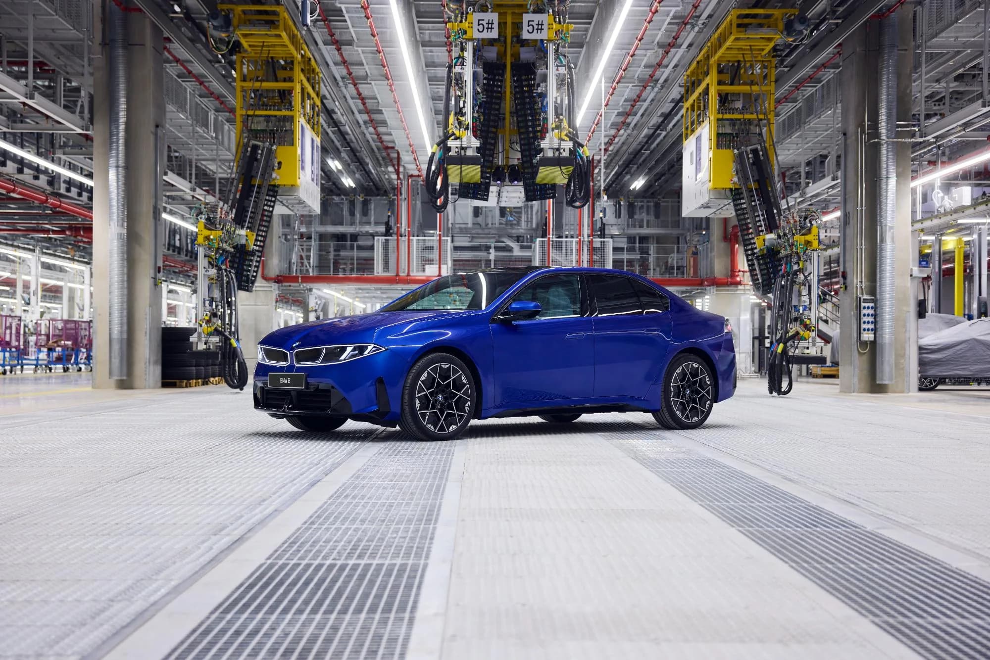 BMW oferă plecări voluntare angajaților: programul poate elimina 8.000 de posturi până în 2027