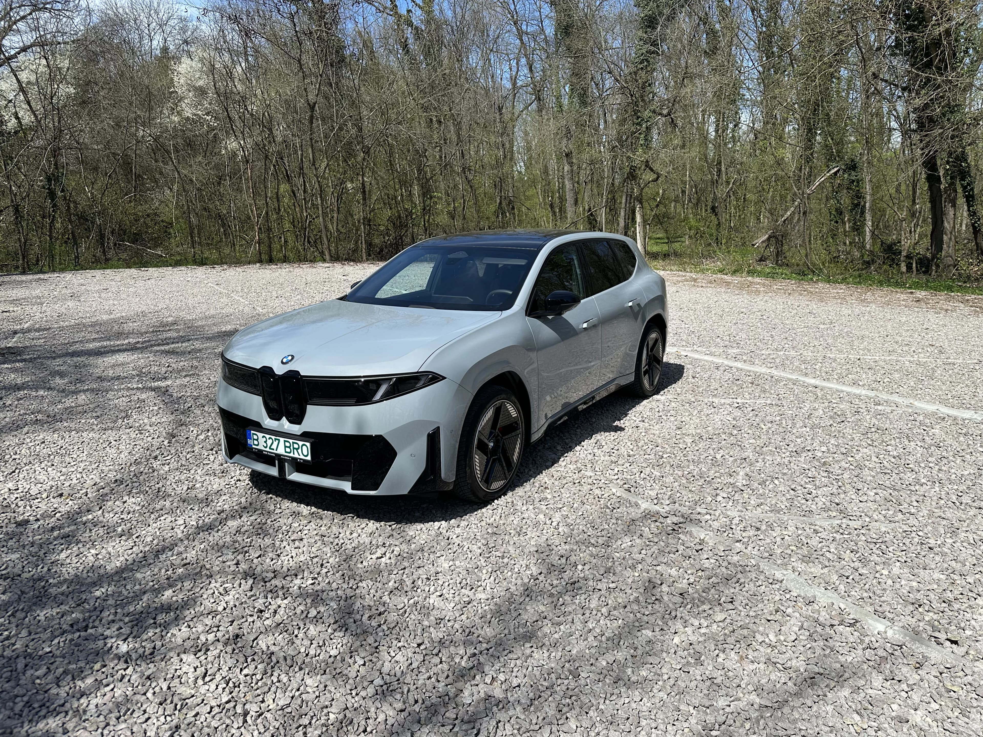 BMW iX3 în test de durată: autonomia convinge, dar comenzile de pe volan și HUD-ul irită