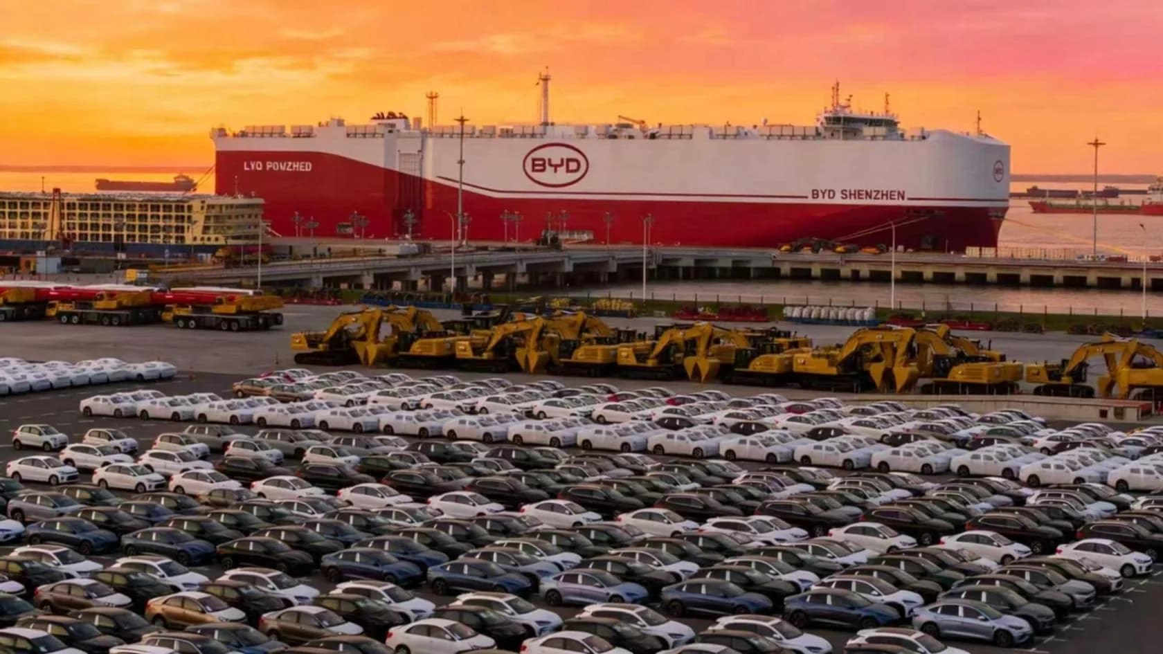 Vânzările auto din China scad a 10-a lună, exporturile aproape s-au dublat