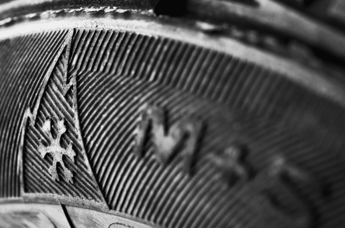 Ce înseamnă marcajele M+S și 3PMSF și de ce contează pentru siguranța ta