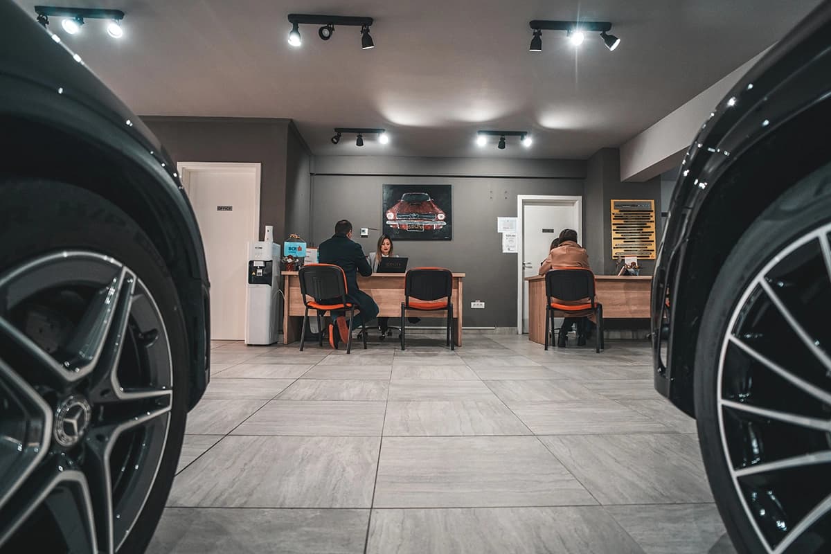 Te interesează dacă merită să cumperi prin leasing autoturisme noi și rulate?