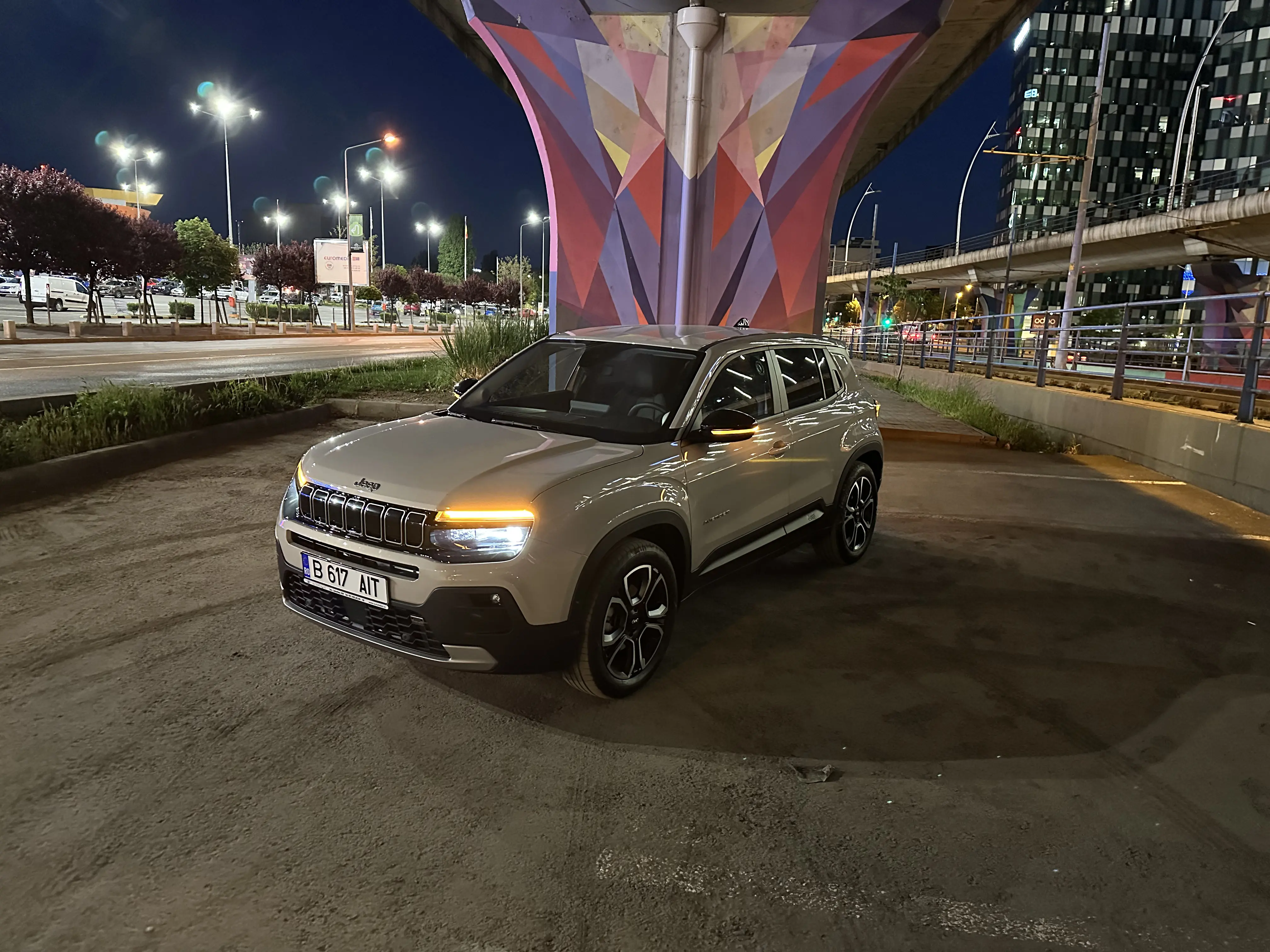 Test drive Jeep Avenger MHEV 2025: Primul Hibrid Compact cu ADN American