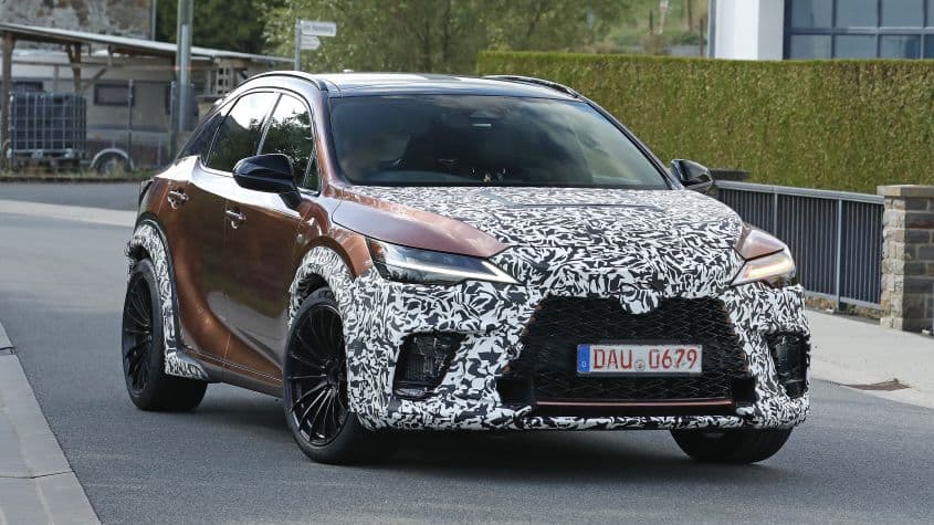 Lexus pregătește un RX de înaltă performanță. Prototipul ar putea avea un sistem hibrid de aproximativ 500 CP