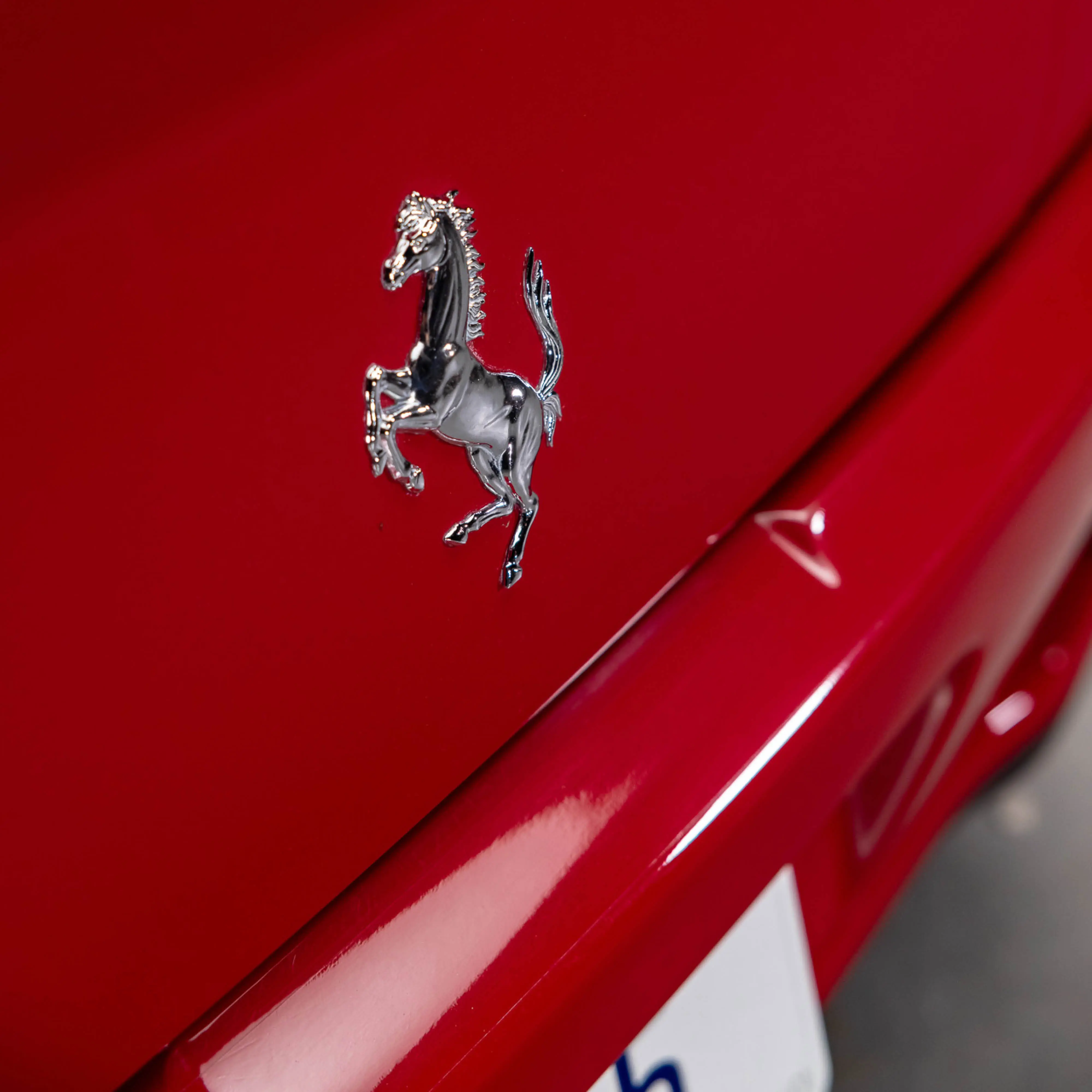 Ferrari-ul 550 Maranello al lui Michael Jordan s-a vândut cu 2,7 milioane de dolari