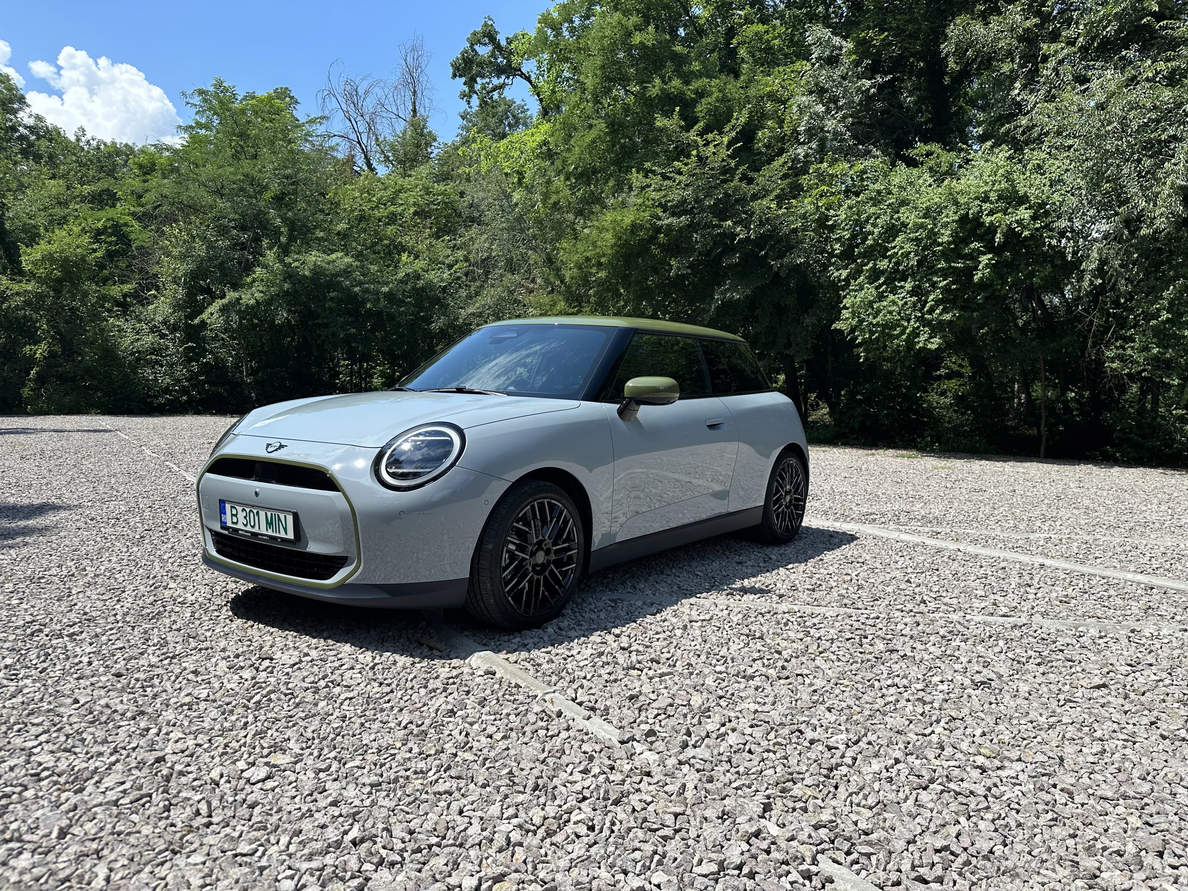 Test drive MINI Cooper SE Paul Smith Edition – MINI-ul electric care nu vrea să fie doar o mașină