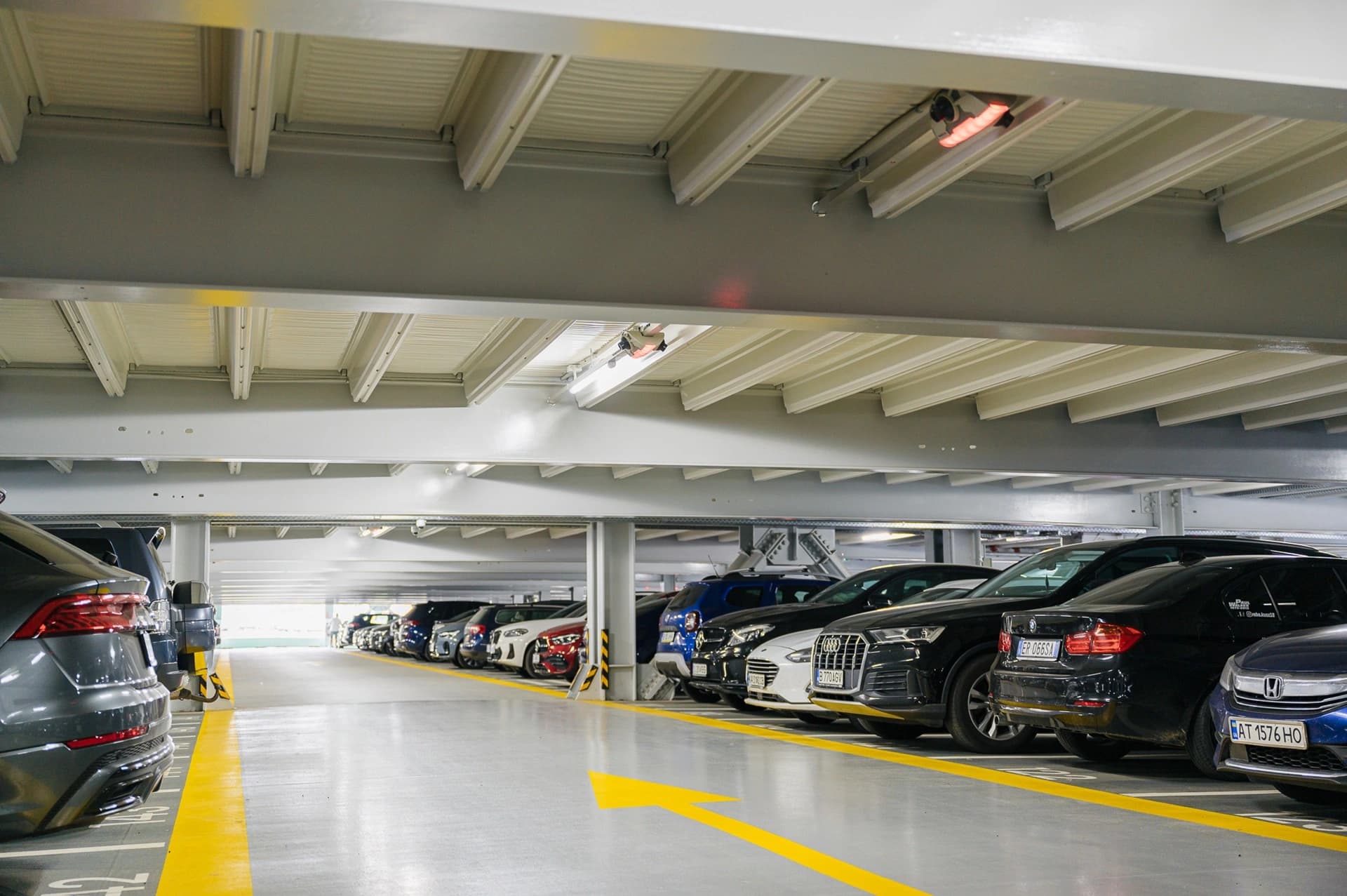 Unde îți lași mașina când vii în București? Alegi o parcare Otopeni?