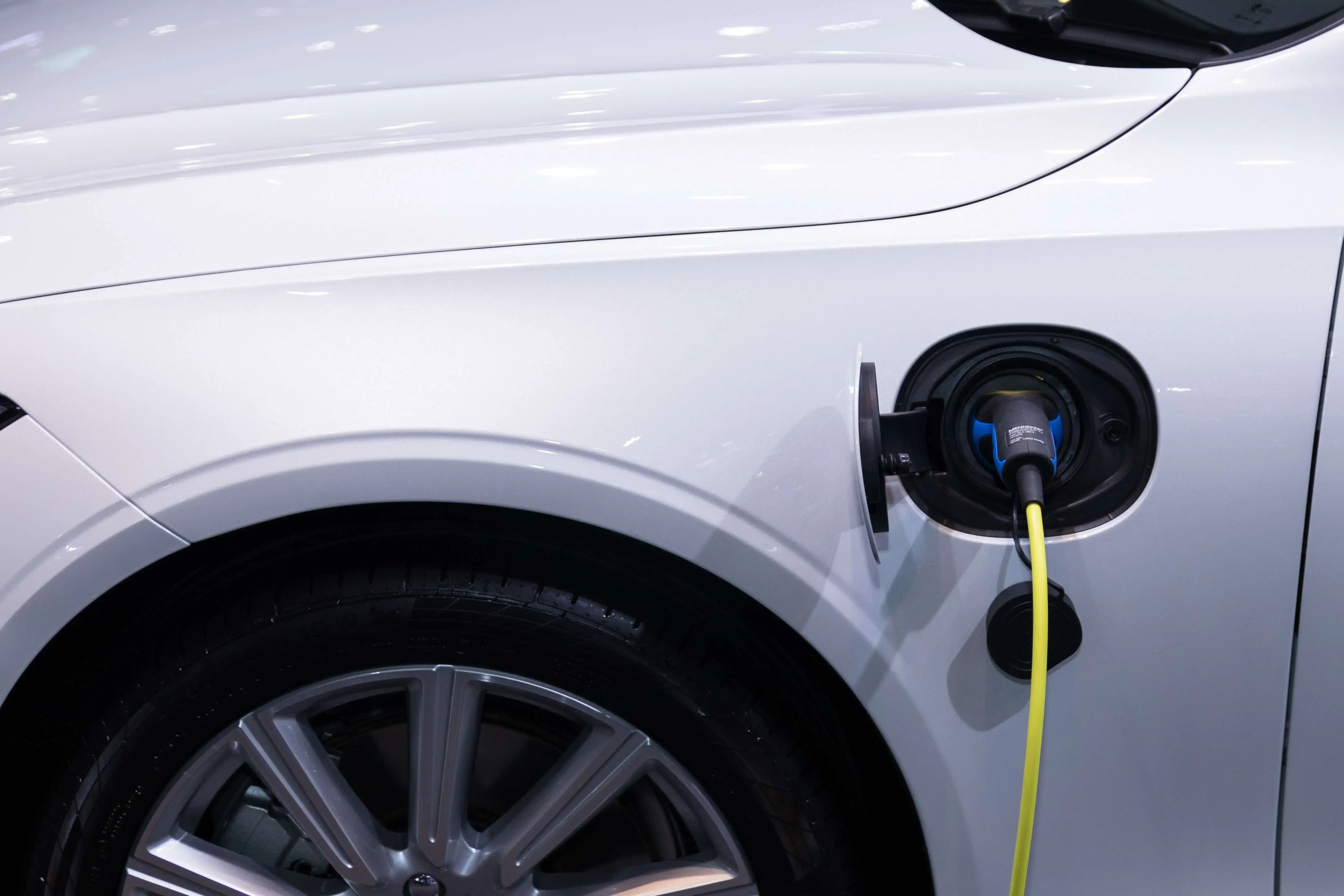 Cele mai bune mașini plug-in hybrid din România în 2026: 10 modele care merită comparate
