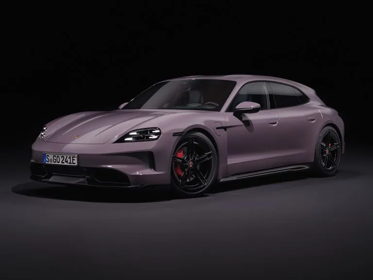 Porsche spune că mașinile electrice nu au fost gândite pentru schimbări simulate de viteză