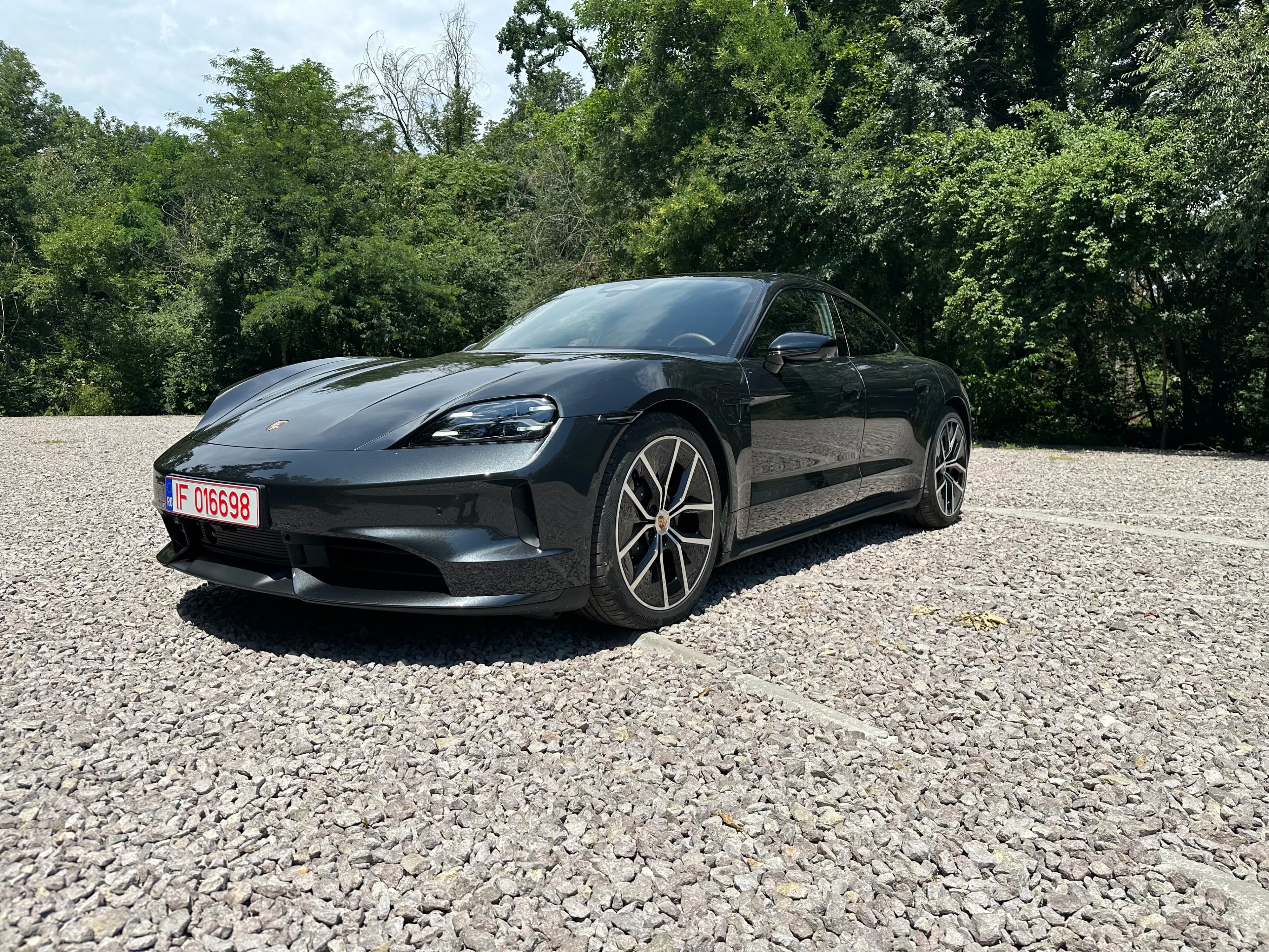 Test drive Porsche Taycan 4 Black Edition: performanță adevărată, fără obsesia cifrelor