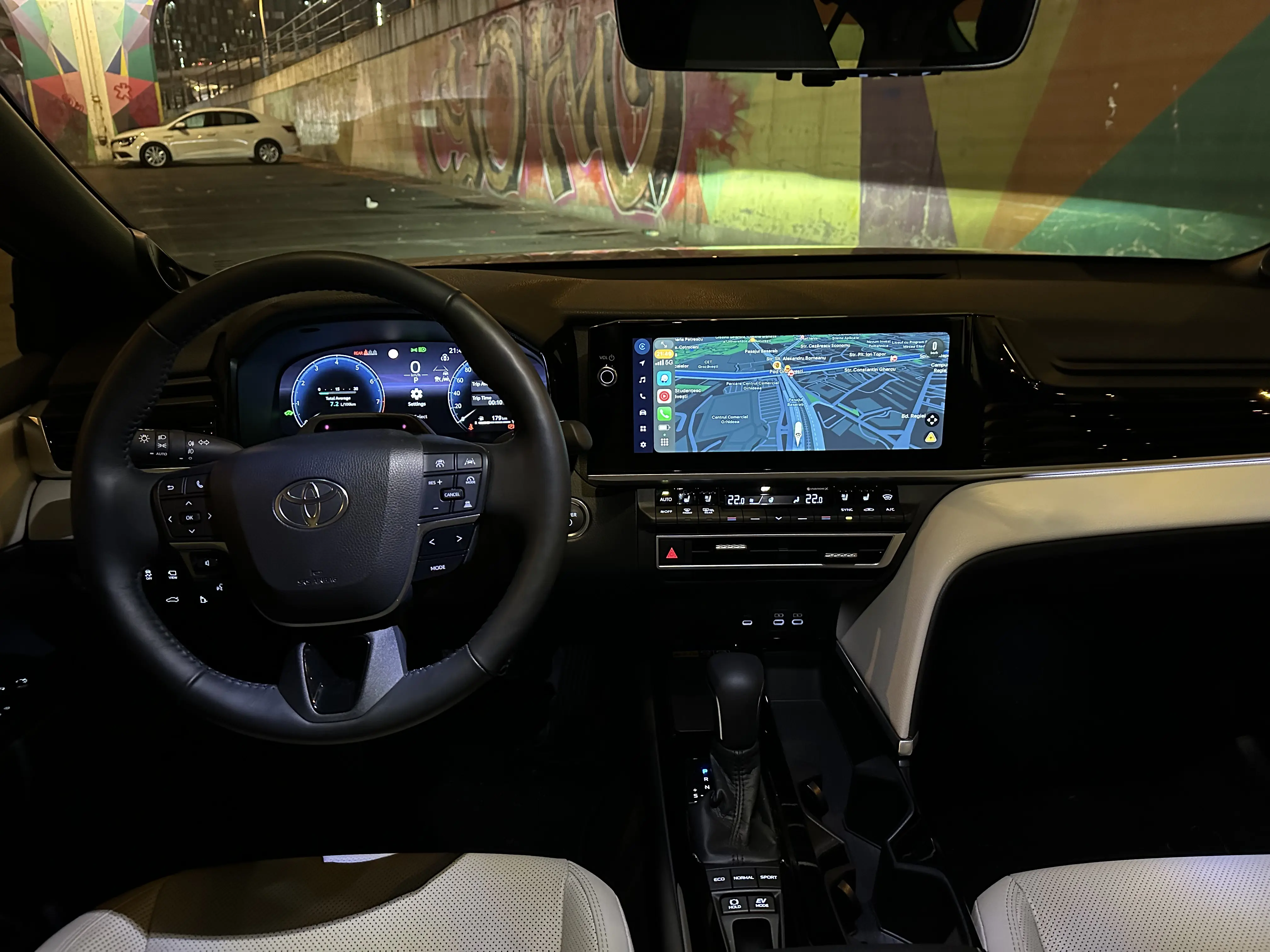 Test drive Toyota Camry Hybrid 2024: Rafinament și performanța într-un pachet complet