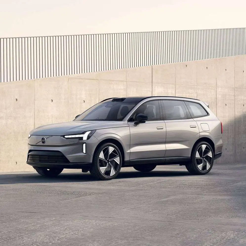 Volvo extinde Connected Safety: alerte despre accidente, pietoni și lucrări pe drum