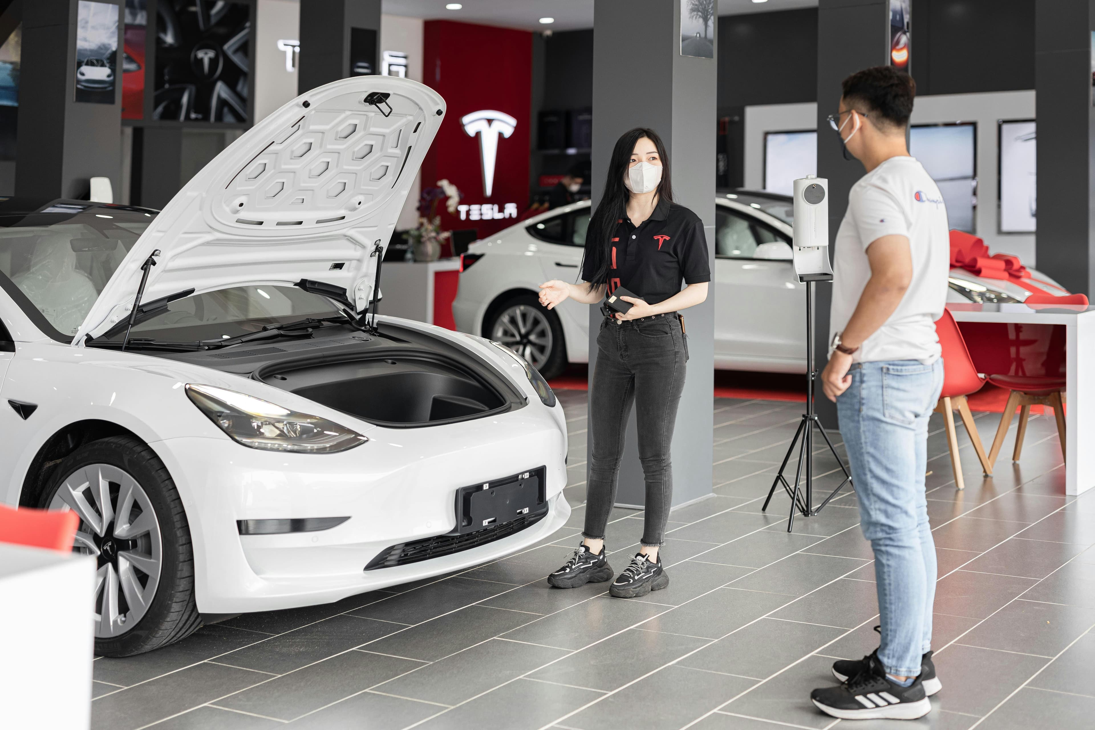 Creștere semnificativă a vânzărilor globale de mașini electrice și hibride plug-in