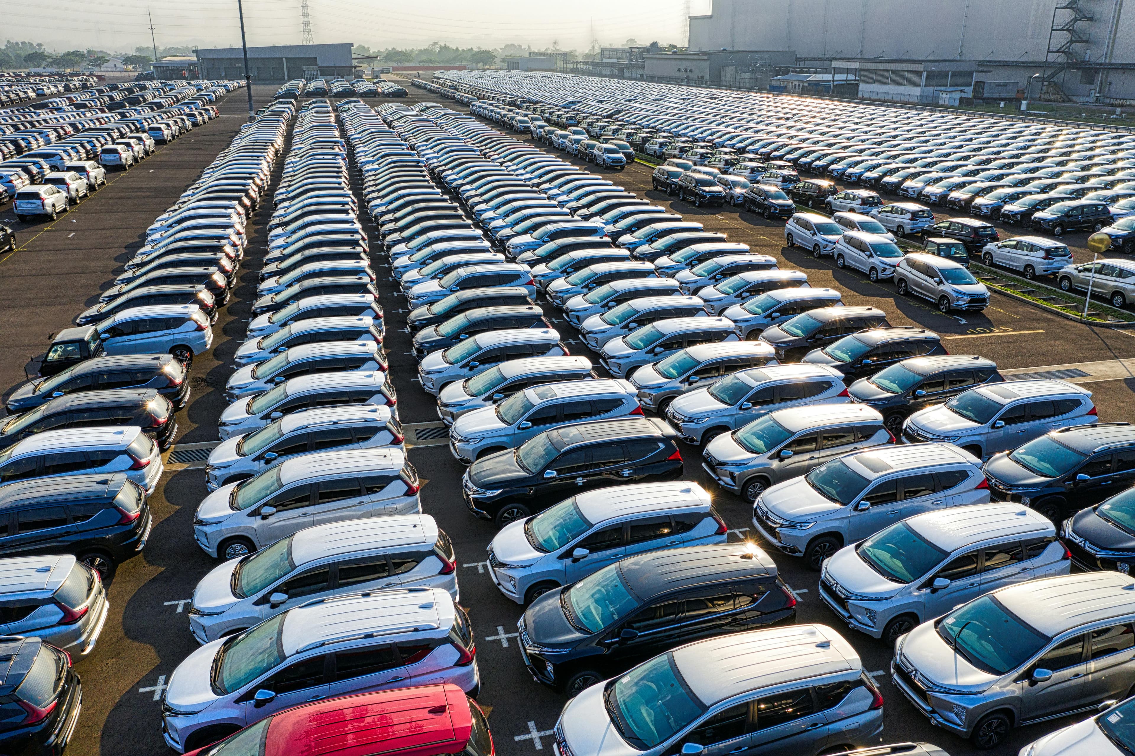 Scădere semnificativă a producției auto naționale în luna mai