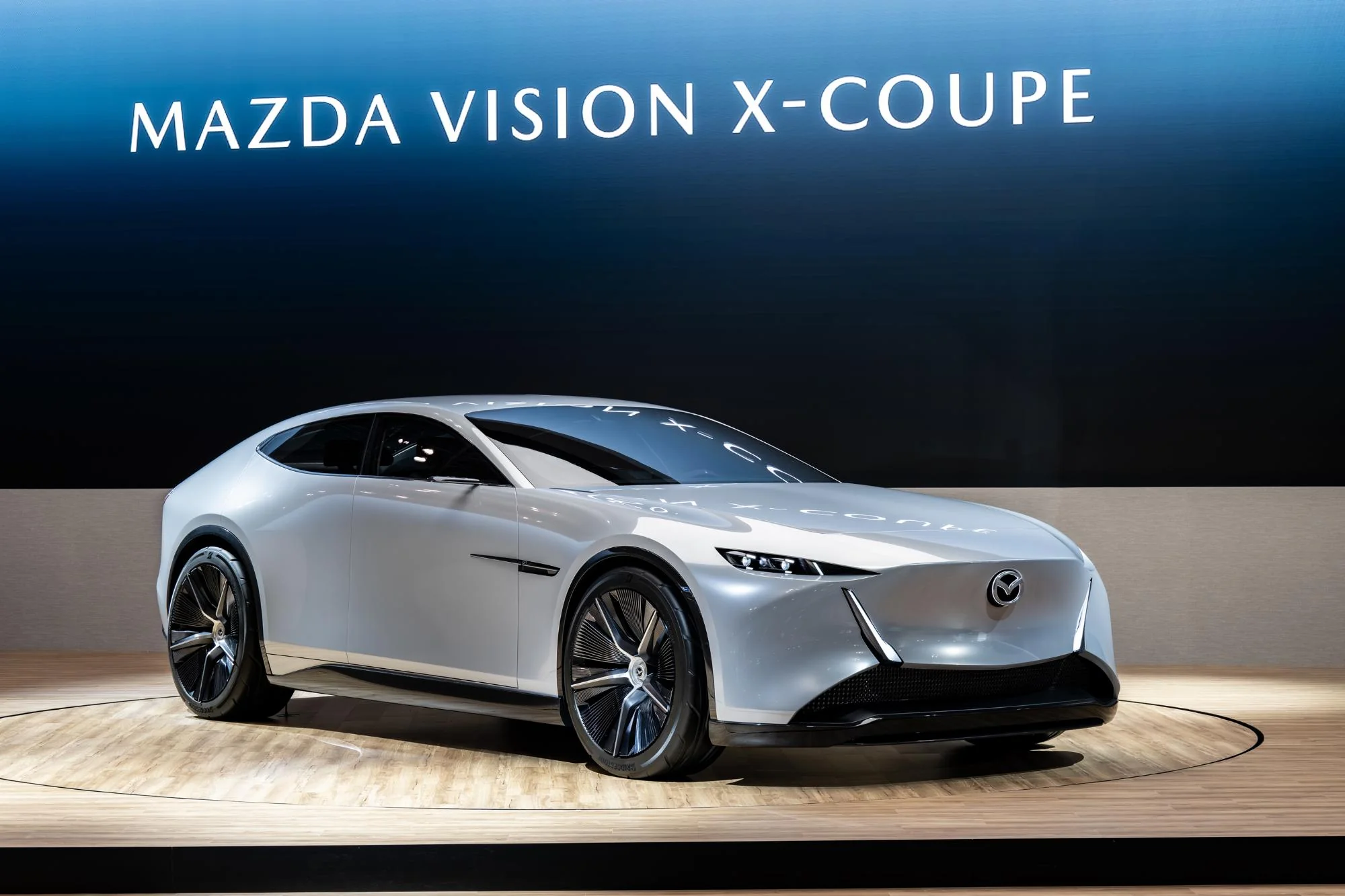 Mazda dezvăluie conceptul Vision X-Coupe, echipat cu un motor rotativ hibrid de 510 CP.