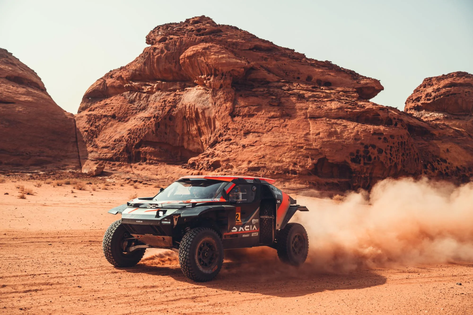 Dacia conduce clasamentul după a doua probă specială la Dakar – o premieră istorică