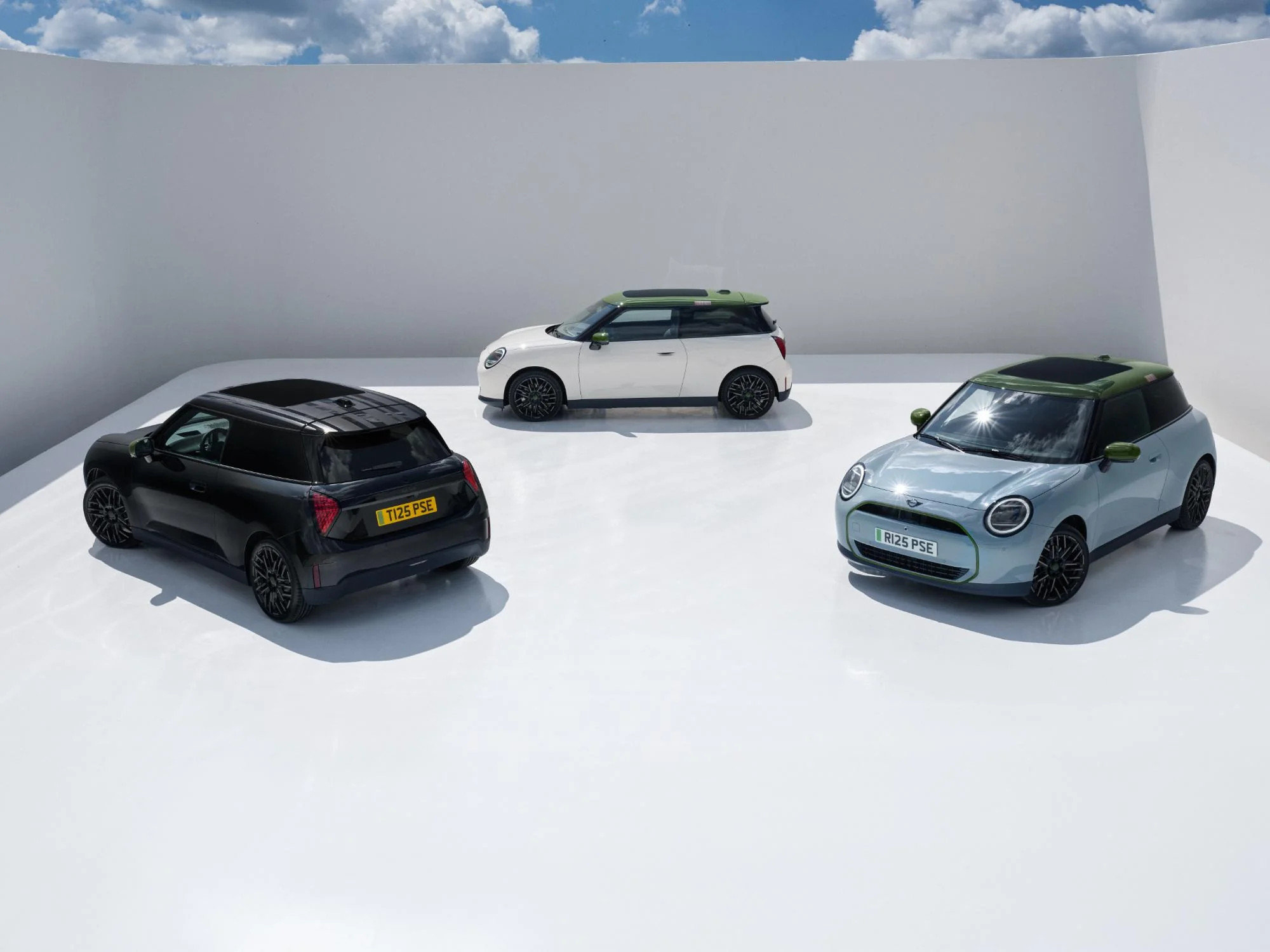 Colaborare Exclusivă cu Celebrul Designer de Modă