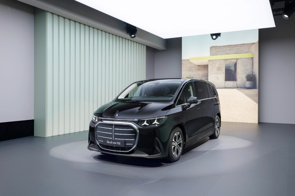 Noul Mercedes-Benz VLE electric: combină manevrabilitatea unei limuzine cu versatilitatea unui MPV
