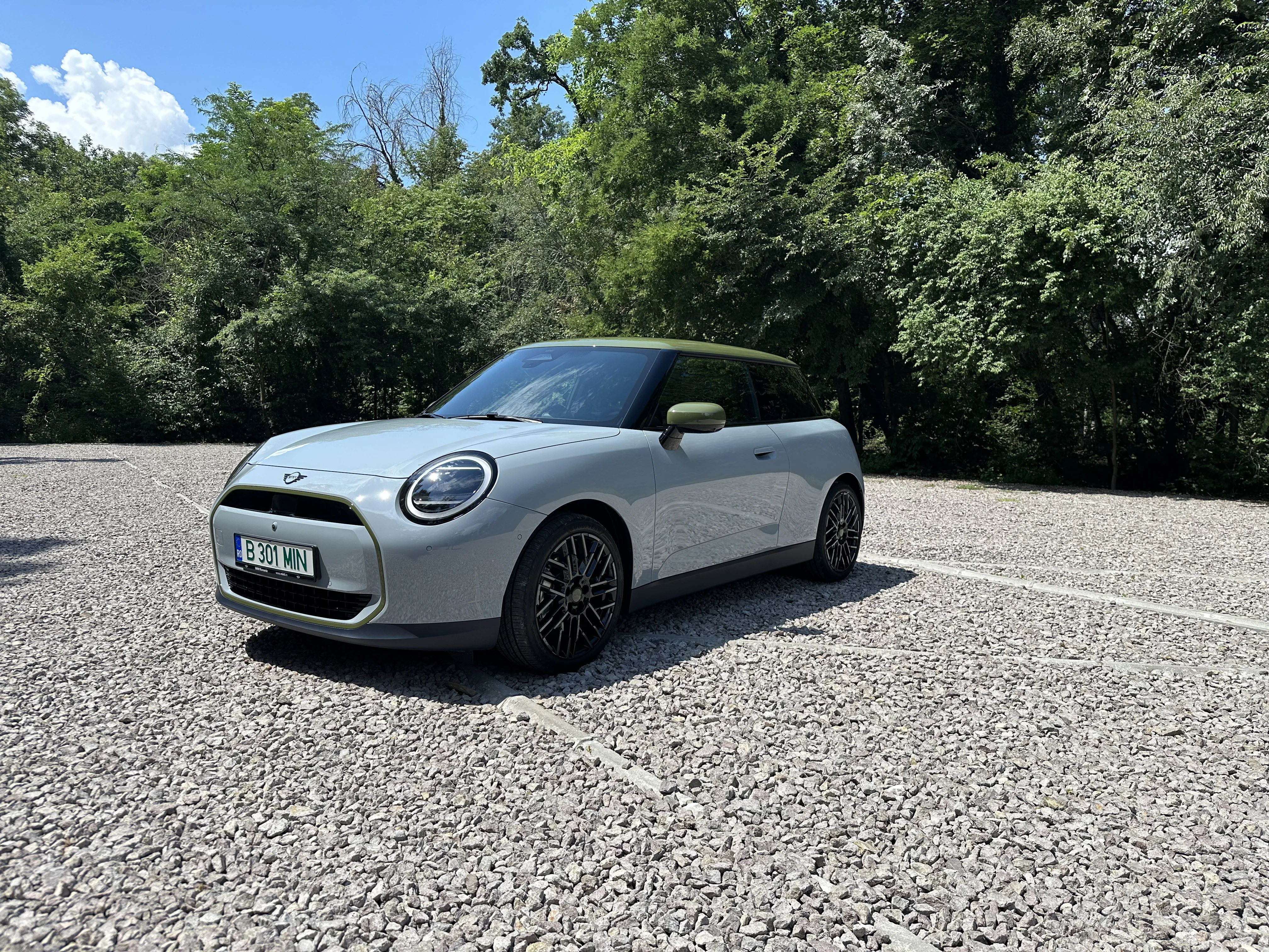 MINI Cooper SE Paul Smith Edition – test drive cu MINI-ul electric care nu vrea să fie doar o mașină