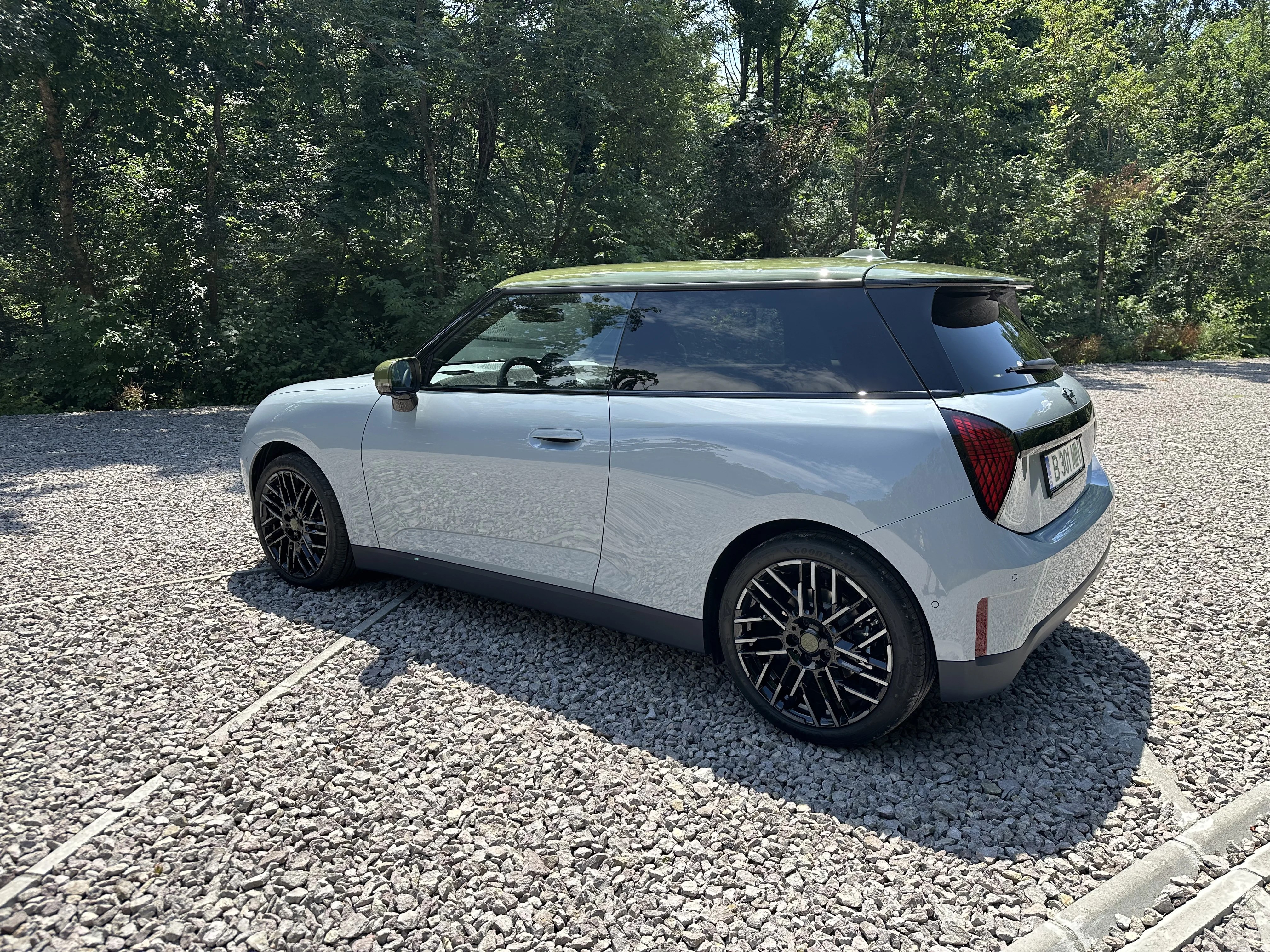 MINI Cooper SE Paul Smith Edition – test drive cu MINI-ul electric care nu vrea să fie doar o mașină