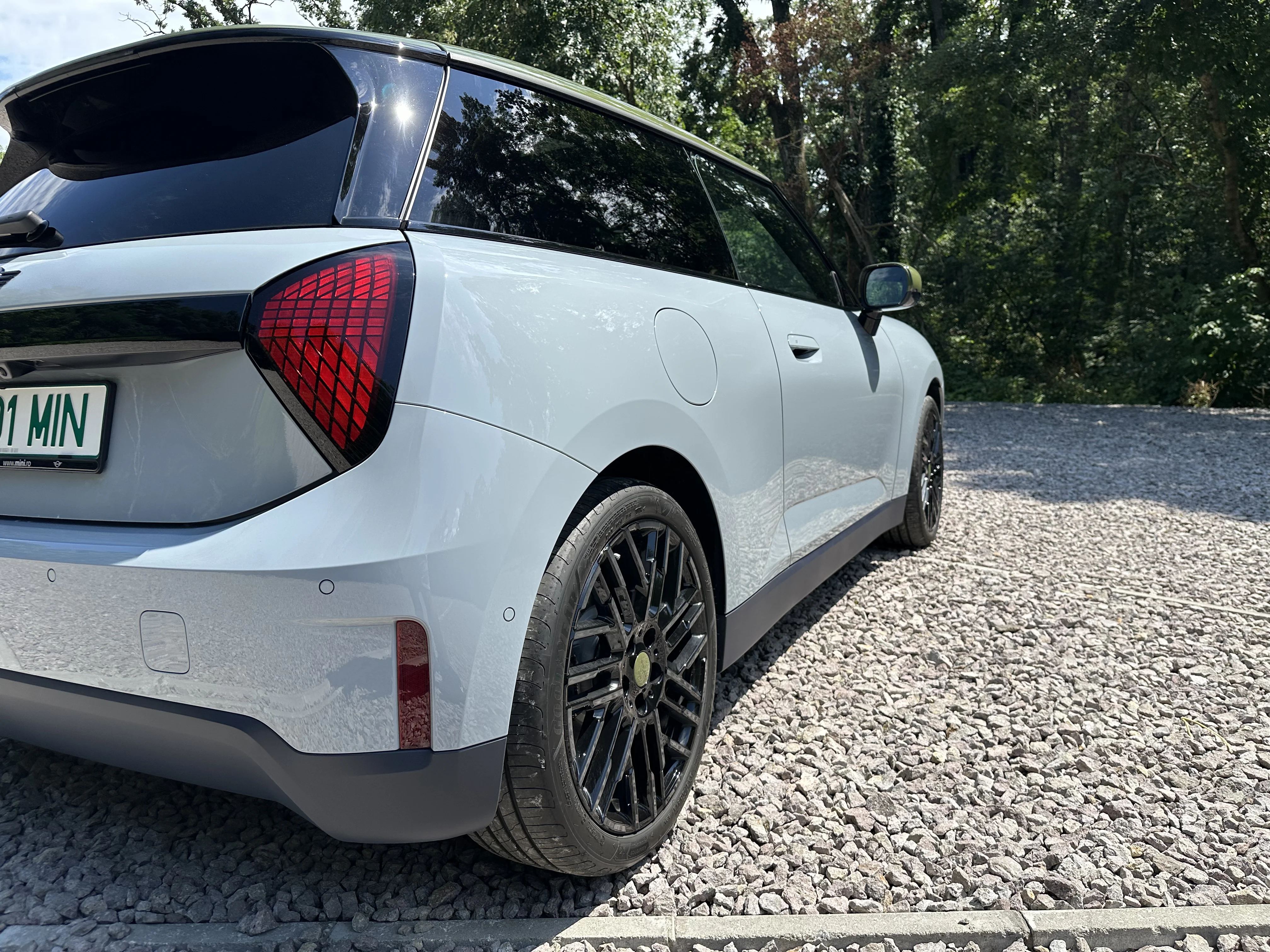 MINI Cooper SE Paul Smith Edition – test drive cu MINI-ul electric care nu vrea să fie doar o mașină